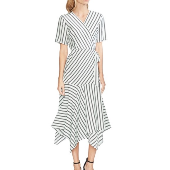 Vince Camuto Dresses & Skirts - Vince Camuto Dress, Runs Large